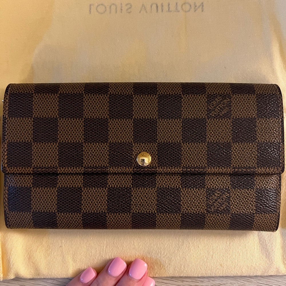 Authentic Louis Vuitton Sarah Wallet